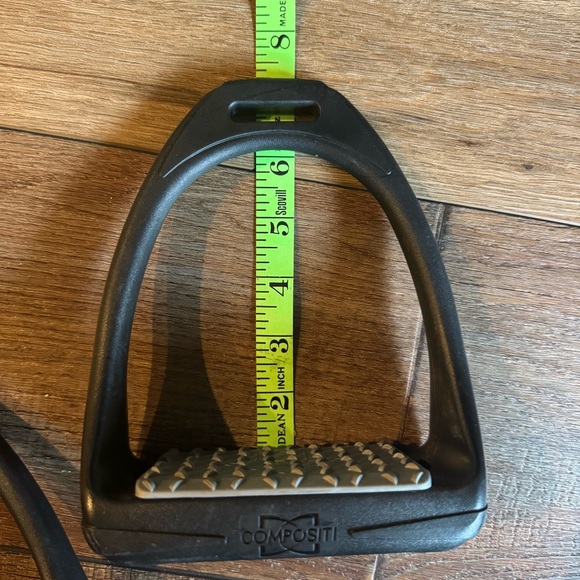Compositi Wide Track Stirrups - Picture 8 of 9